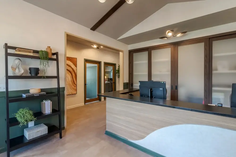 leasing office the vine at bermuda run apartments near gsu