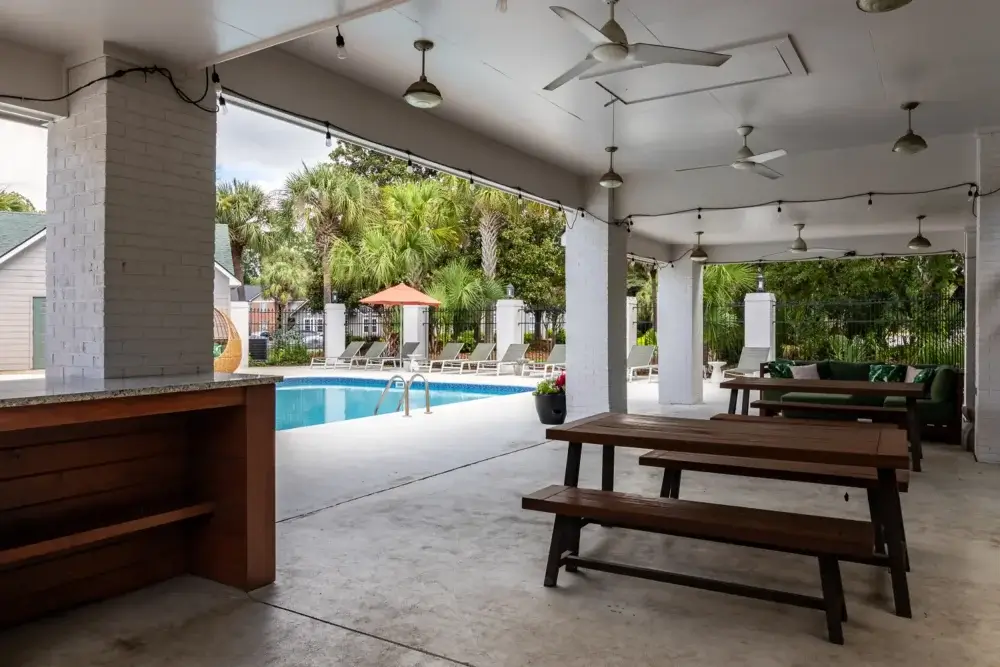 poolside lounge the vine at bermuda run apartments near gsu